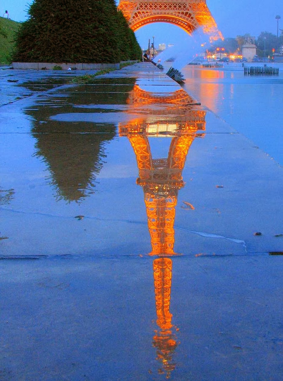 Необычное отражение в воде